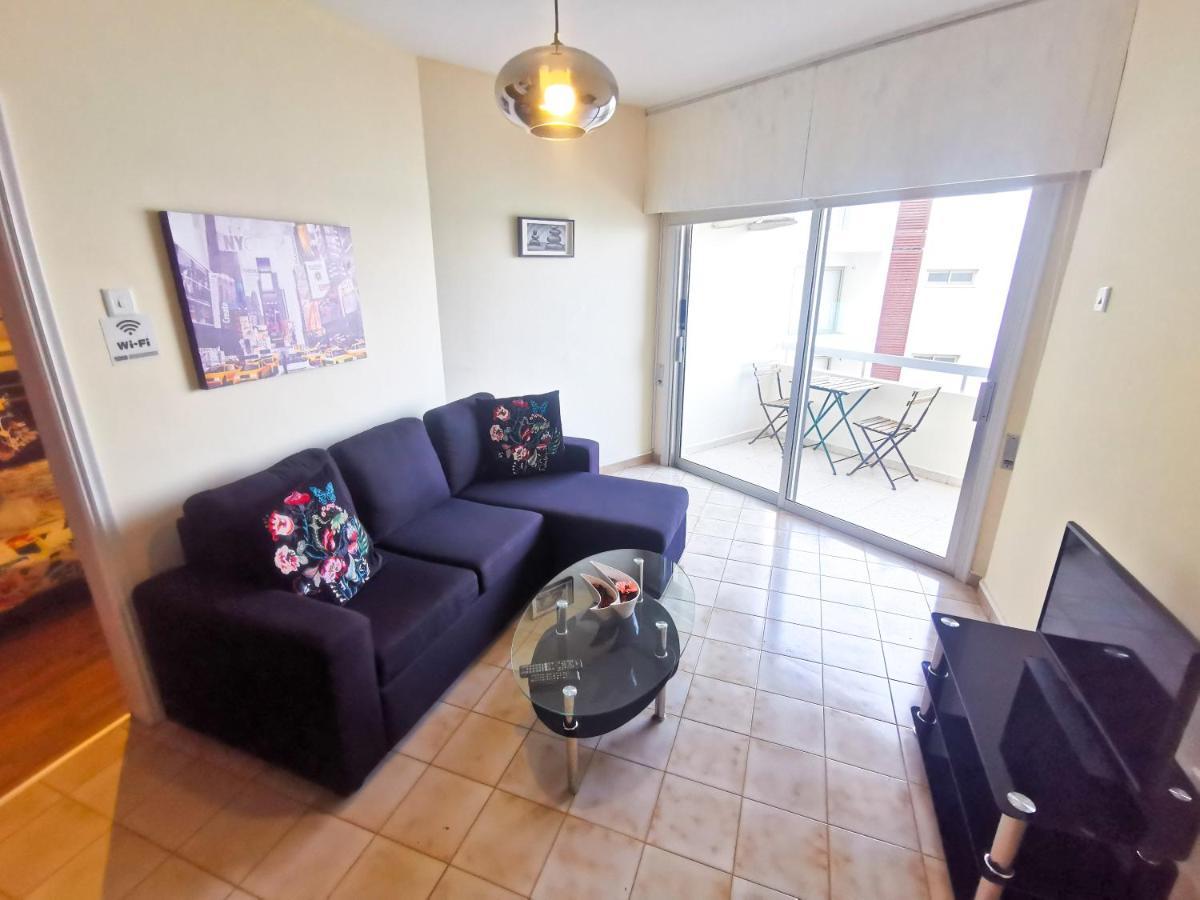 Flirty Flamingo Seaview Seafront Apartment Larnaca Buitenkant foto