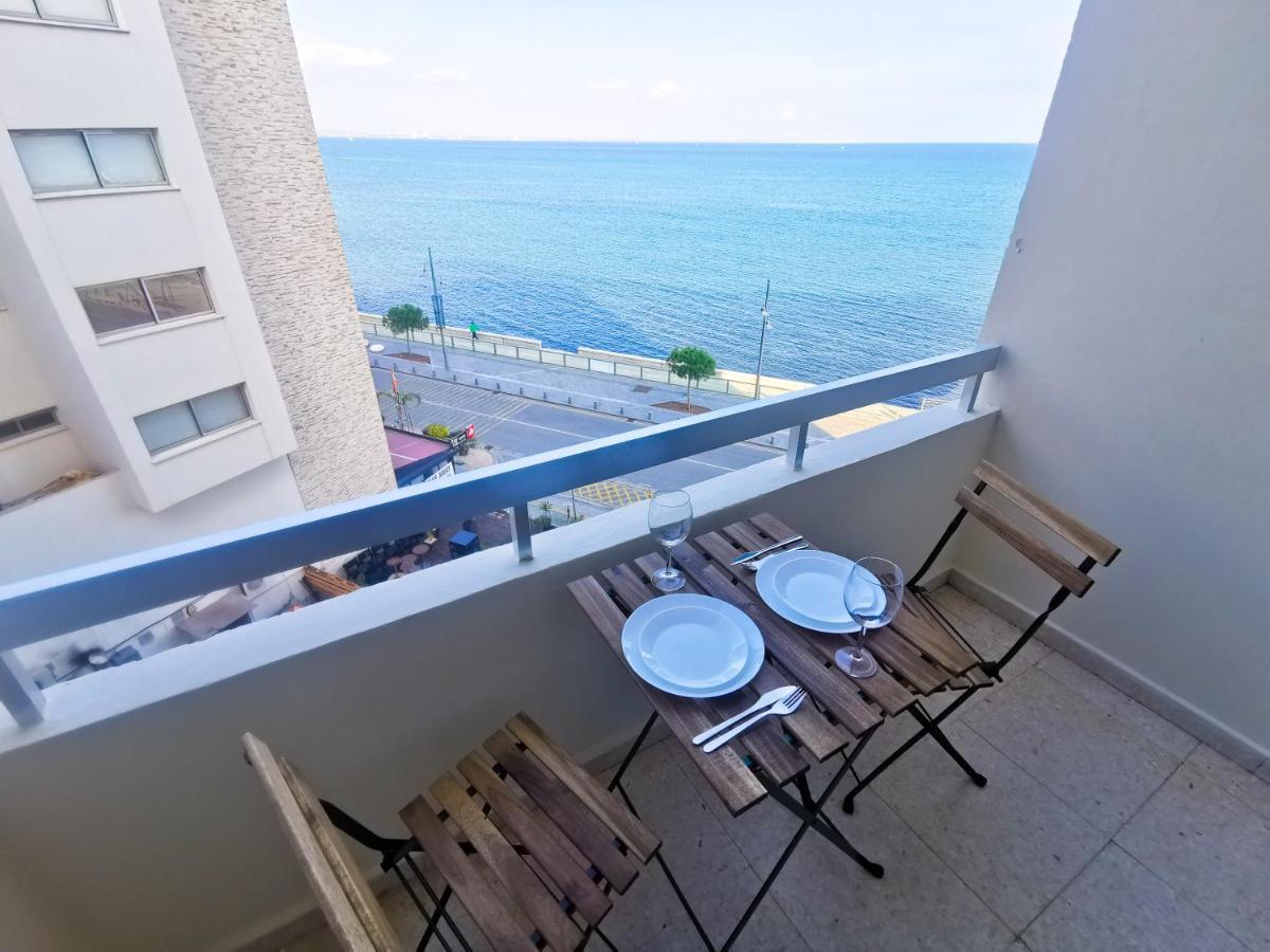 Flirty Flamingo Seaview Seafront Apartment Larnaca Buitenkant foto