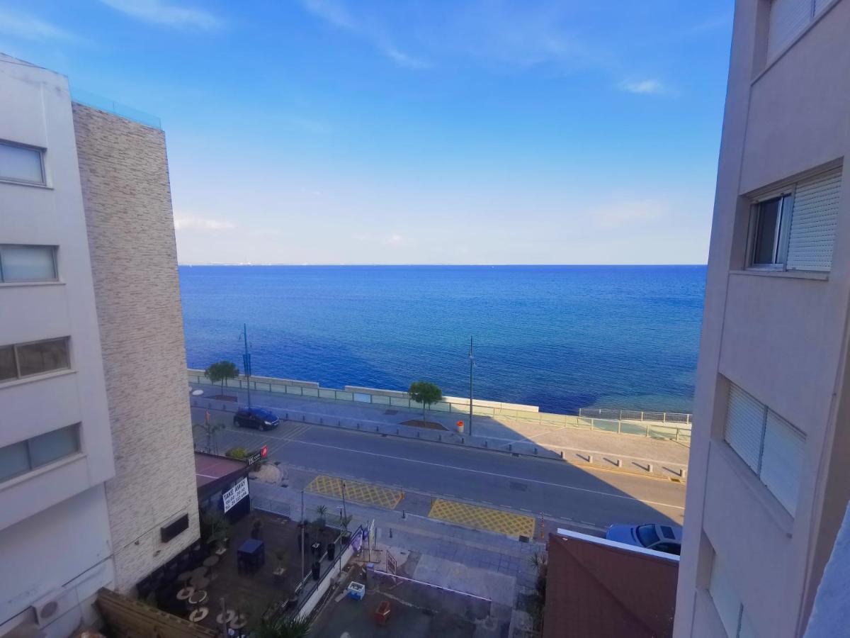 Flirty Flamingo Seaview Seafront Apartment Larnaca Buitenkant foto