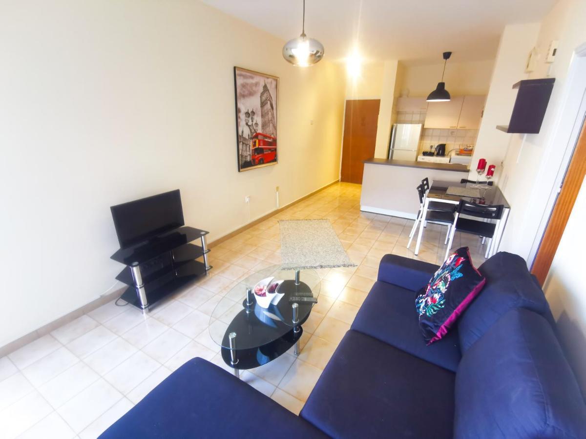 Flirty Flamingo Seaview Seafront Apartment Larnaca Buitenkant foto